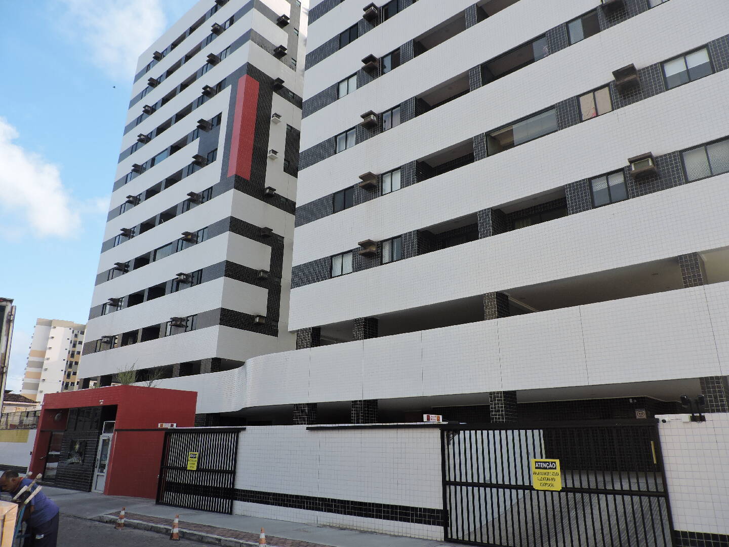 Apartamento à venda com 3 quartos, 79m² - Foto 2